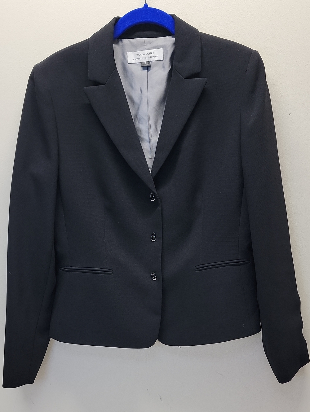 TAHARI Like New Black 3-Snap Front Jacket Blazer Sz 8 Perfect Condition